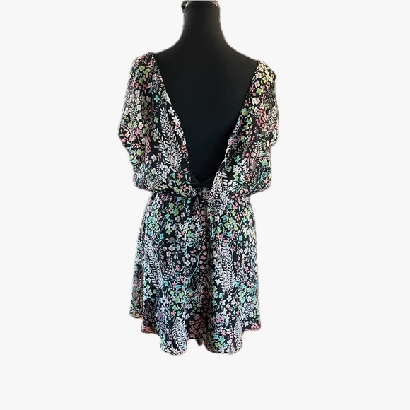 Lightweight floral dress - Picture 4 of 5